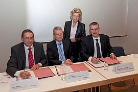 Vertragsunterzeichnung: Mainova AG und ABG FRANKFURT HOLDING beteiligen sich am Carsharing Unternehmen book-n-drive